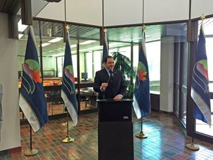 Mayor Introduces City Flag